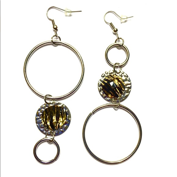 Mismatched Earrings Circle Tiger Striped Silver Tone - Picture 1 of 1